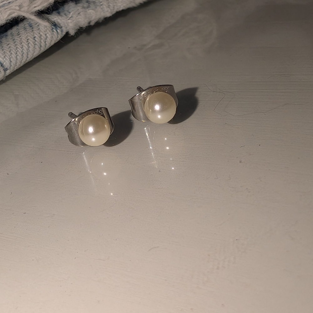 Silver Pearl Stud Earrings